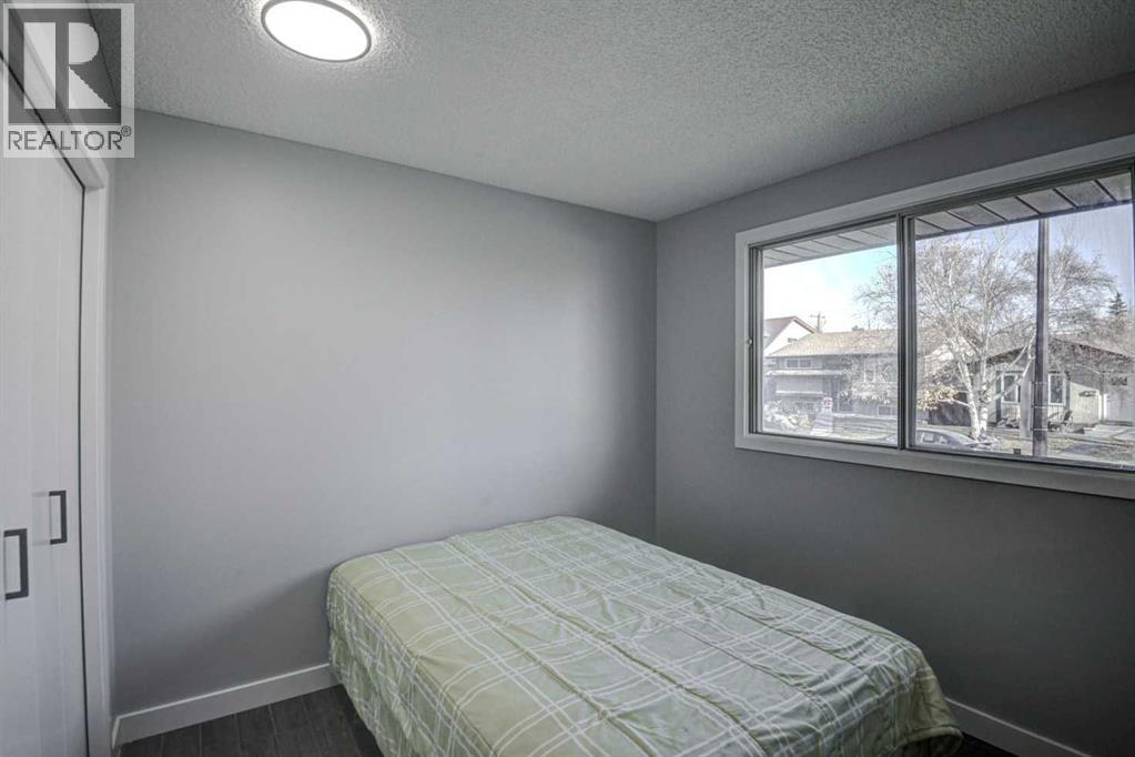 Single Family House Bi-level for Sale in  Ogmoor Crescent SE Ogden Calgary 