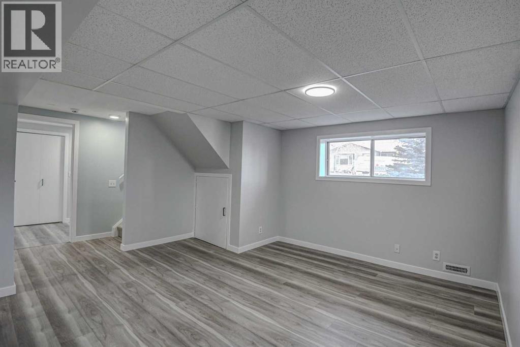 Single Family House Bi-level for Sale in  Ogmoor Crescent SE Ogden Calgary 