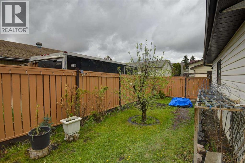 Single Family House Bi-level for Sale in  Ogmoor Crescent SE Ogden Calgary 