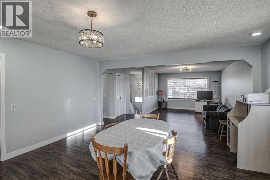 Single Family House Bi-level for Sale in  Ogmoor Crescent SE Ogden Calgary 