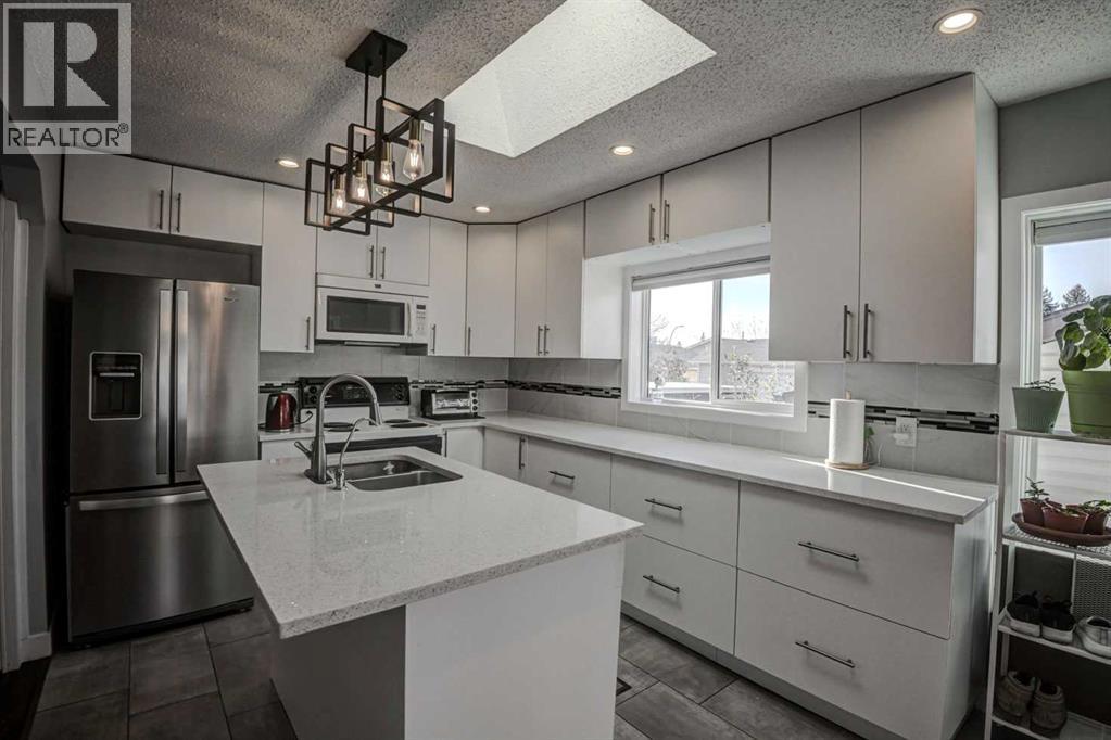 Single Family House Bi-level for Sale in  Ogmoor Crescent SE Ogden Calgary 