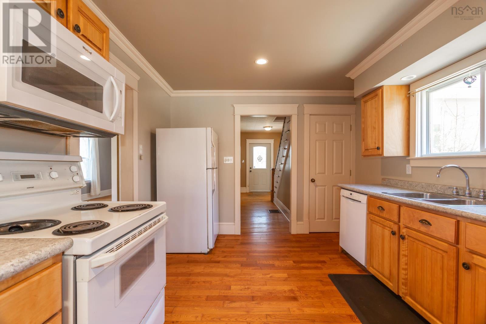 Property 29 of 46 of 161 Granville Street