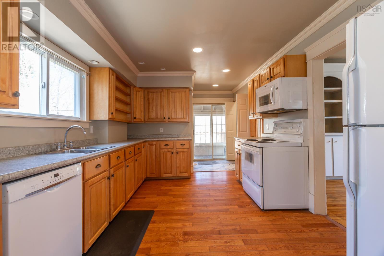 Property 26 of 46 of 161 Granville Street