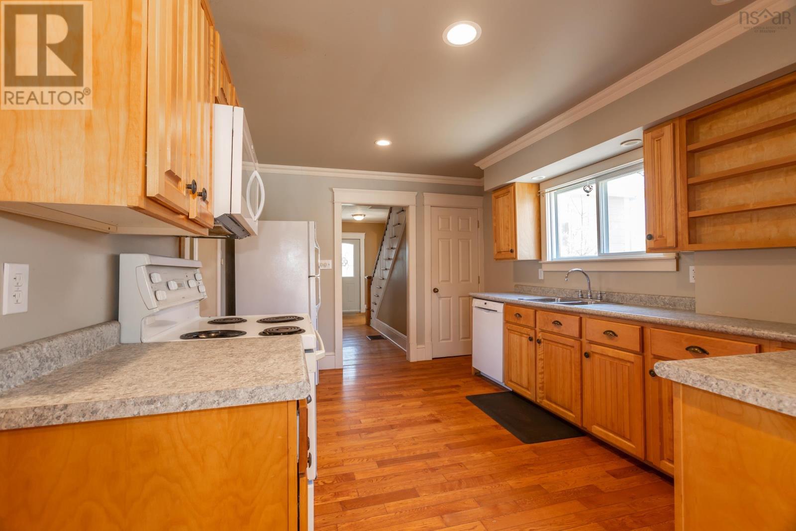 Property 28 of 46 of 161 Granville Street