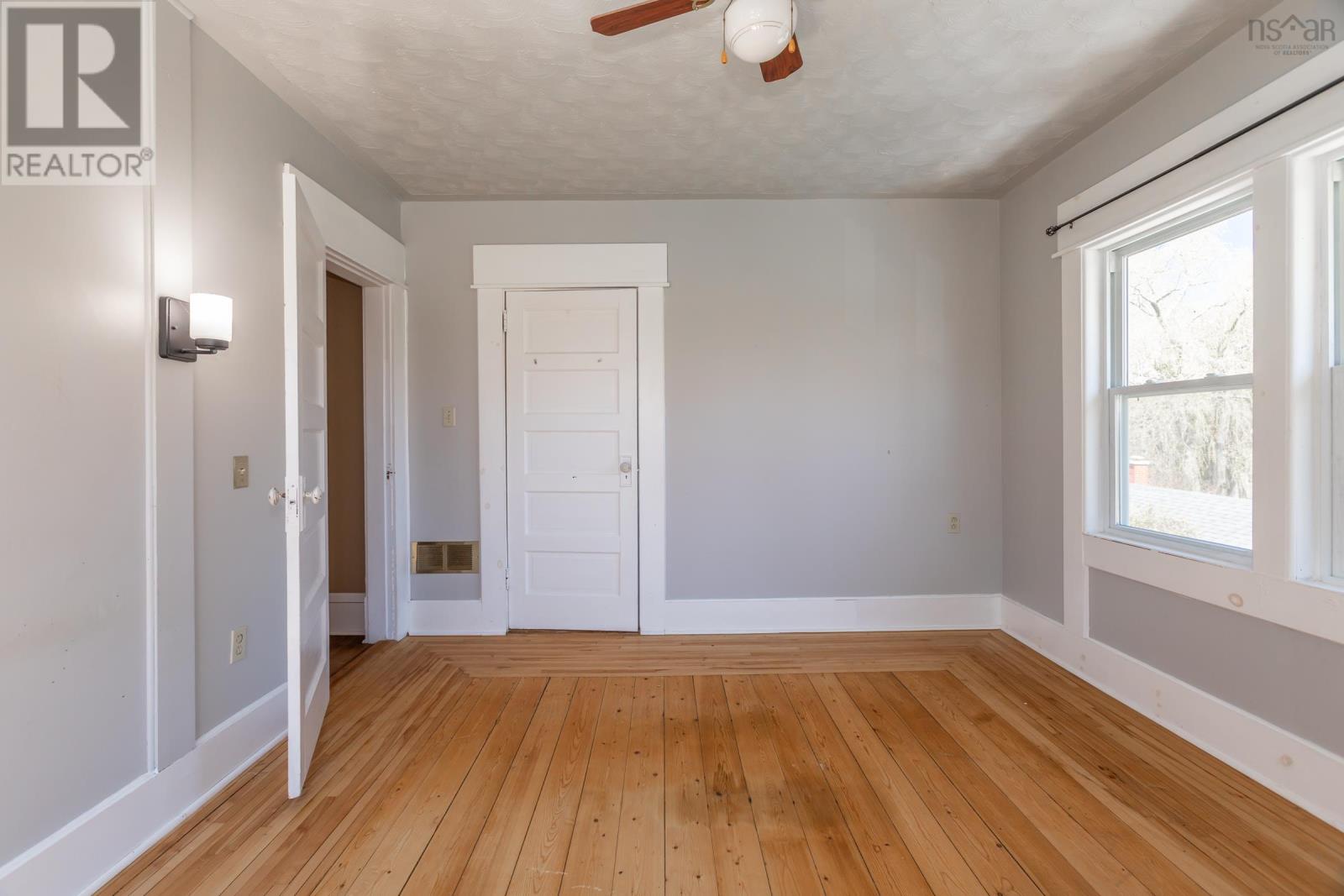 Property 45 of 46 of 161 Granville Street