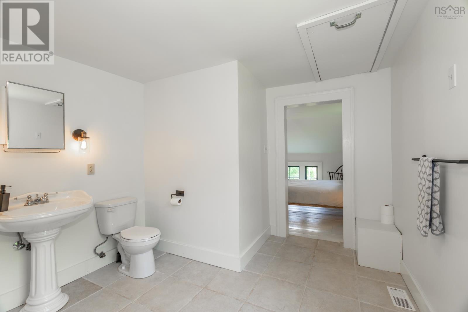 Property 36 of 43 of 2386 Highway 201