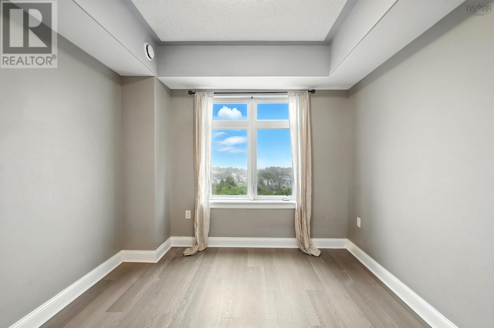 Property 23 of 34 of 703 60 Walter Havill Drive