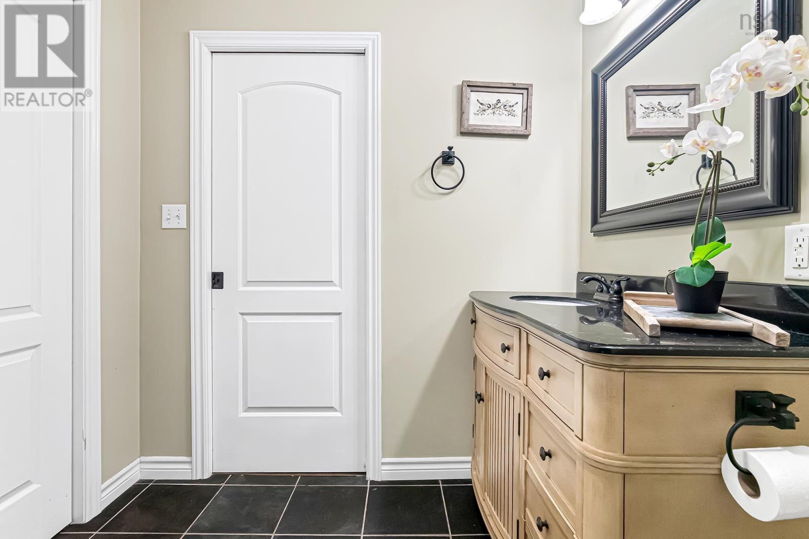 Property 28 of 39 of 579 Highway 1