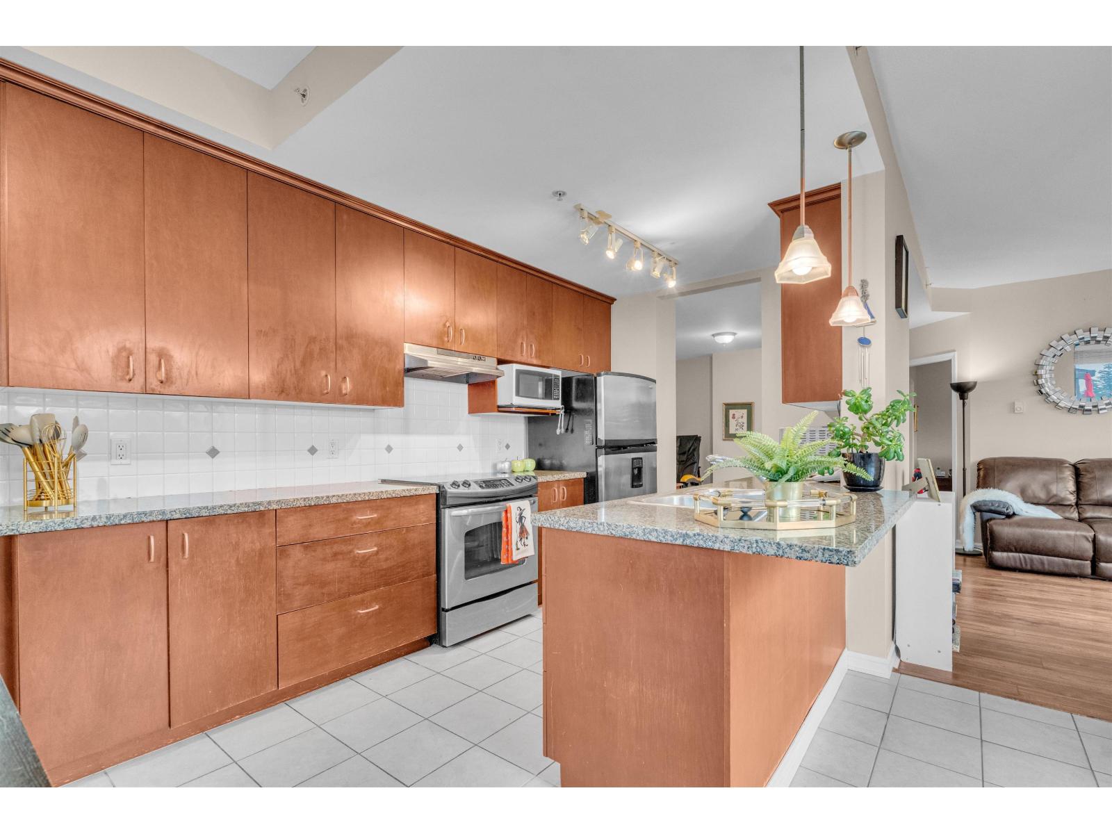 603 1550 MARTIN STREET, White Rock