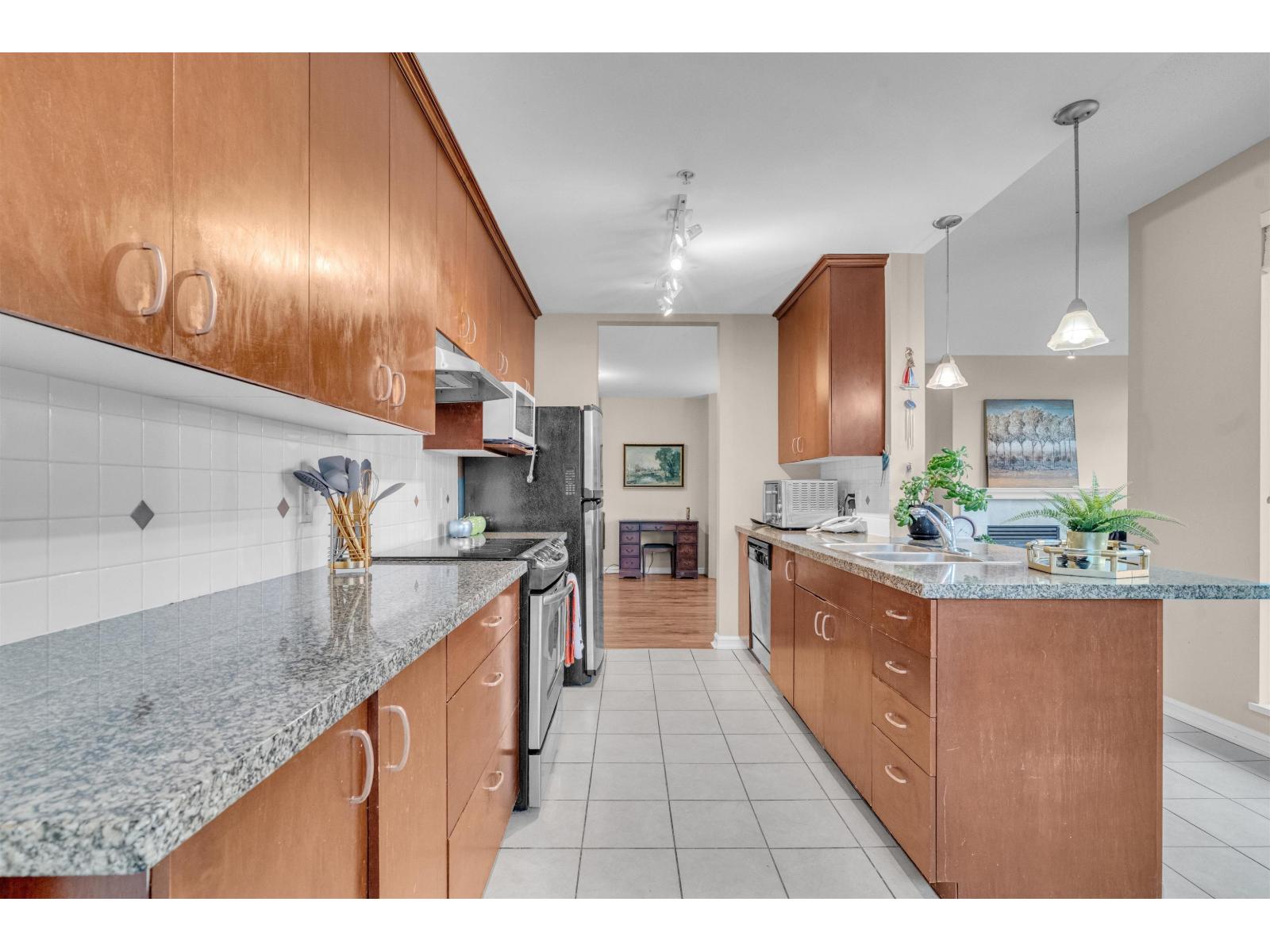 603 1550 MARTIN STREET, White Rock