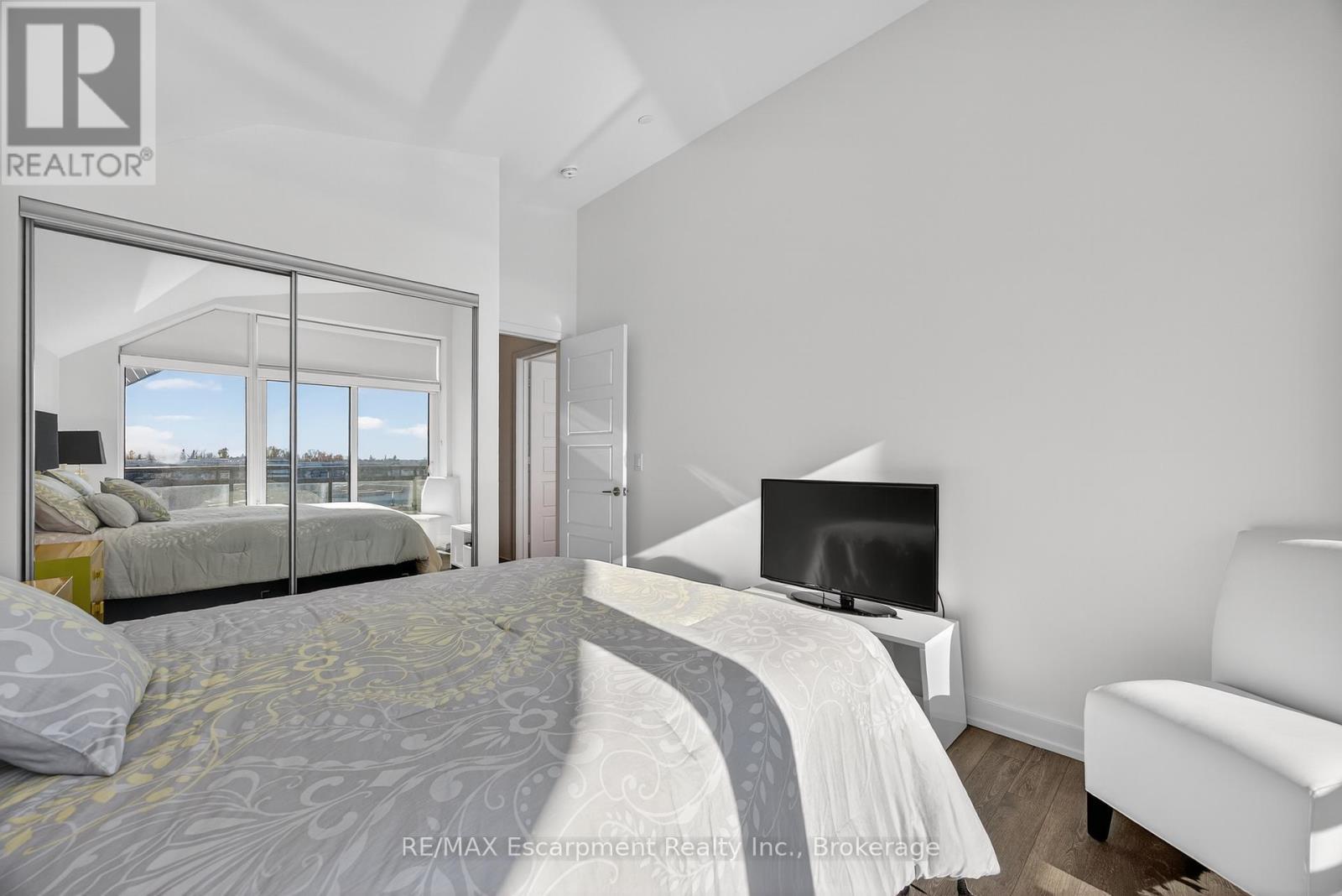 #125 317 BROWARD WAY - 26