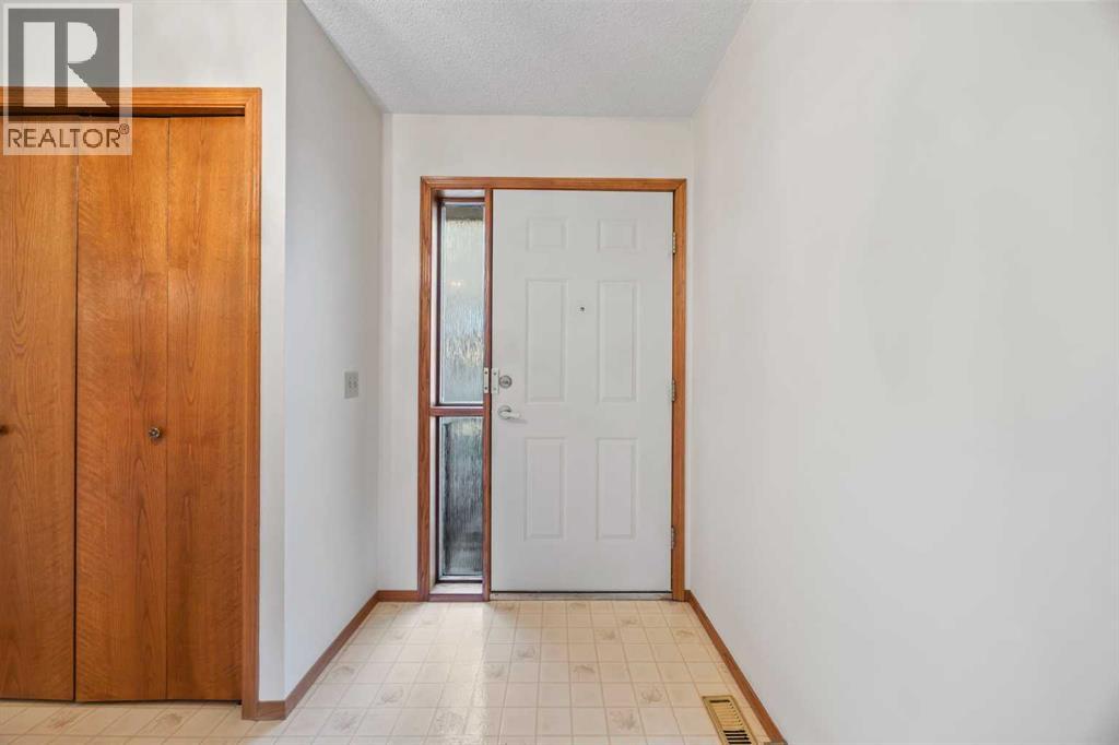 Single Family House for Sale in  Sandarac Circle NW Sandstone Valley Calgary 