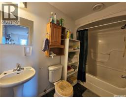 807 3rd Avenue W, Meadow Lake, SK S9X1A2 Photo 17
