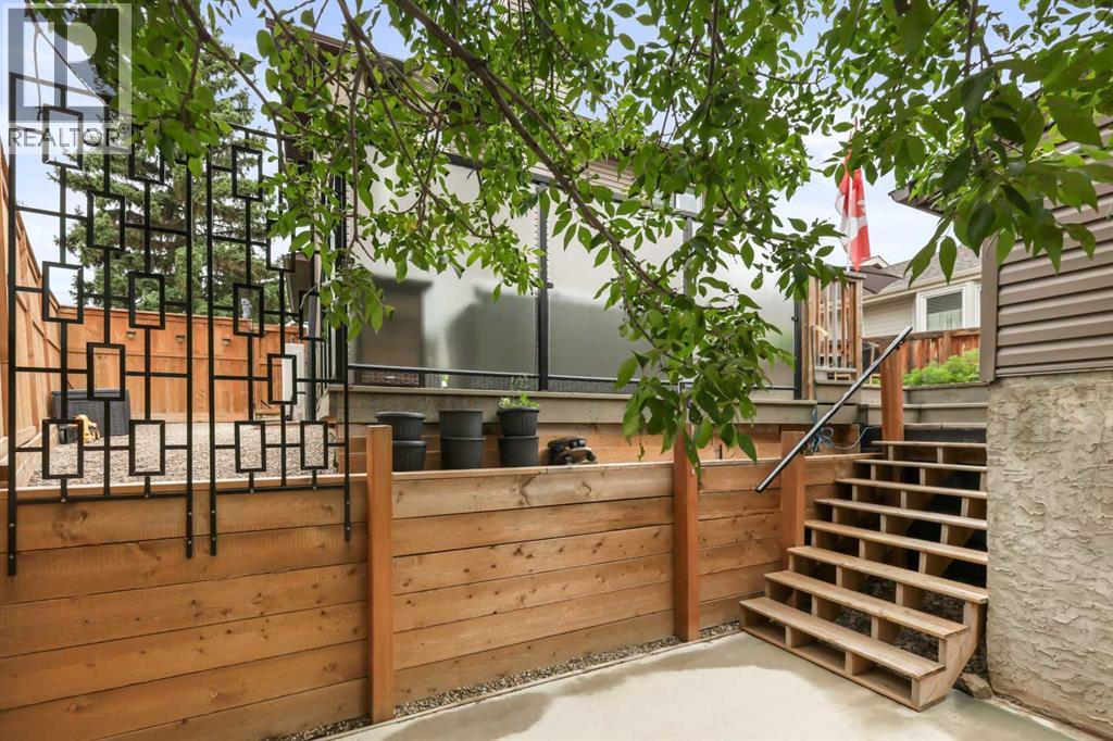 Single Family House 4 Level for Sale in  Sandarac Place NW Sandstone Valley Calgary 