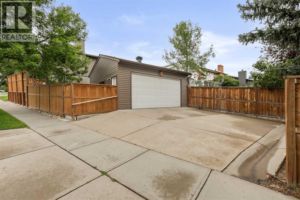 Single Family House 4 Level for Sale in  Sandarac Place NW Sandstone Valley Calgary 