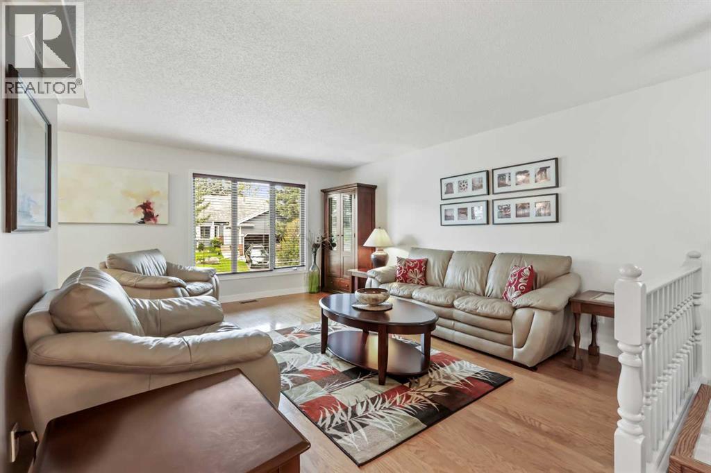 Single Family House 4 Level for Sale in  Sandarac Place NW Sandstone Valley Calgary 