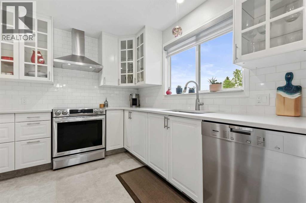 Single Family House 4 Level for Sale in  Sandarac Place NW Sandstone Valley Calgary 