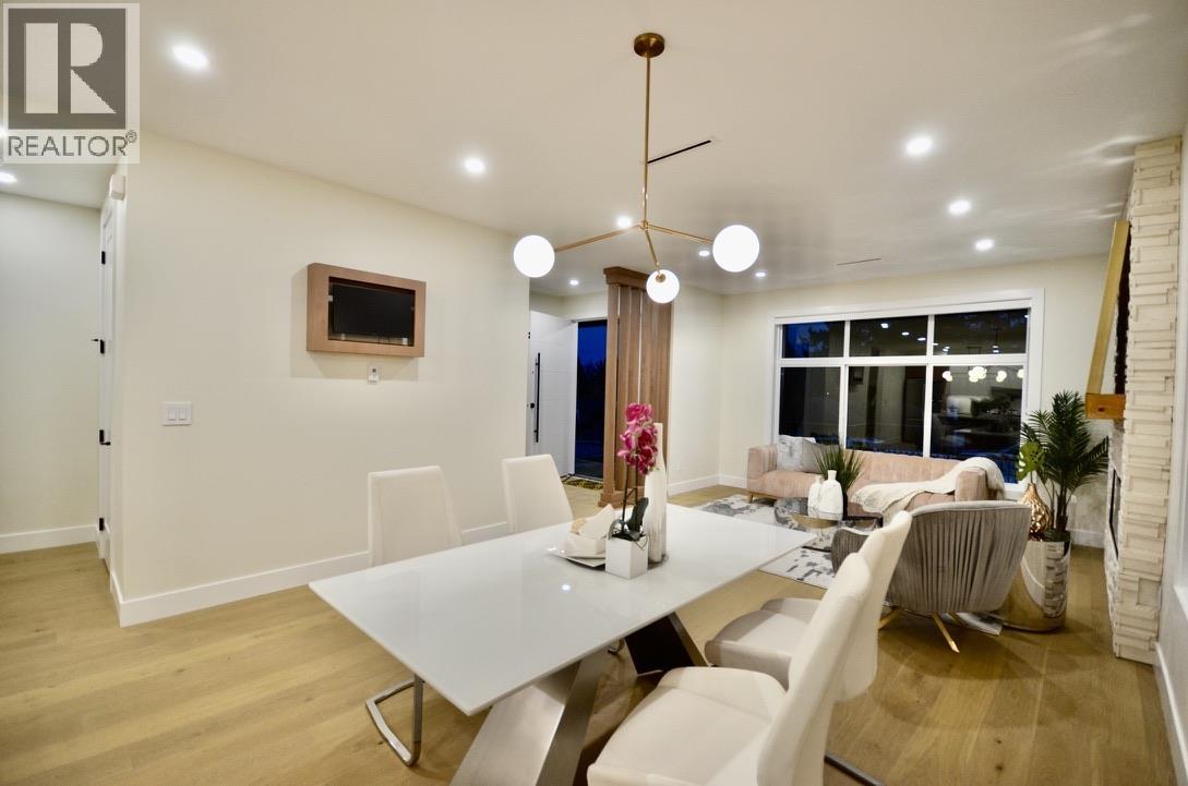 101 901 EDGAR AVENUE, Coquitlam