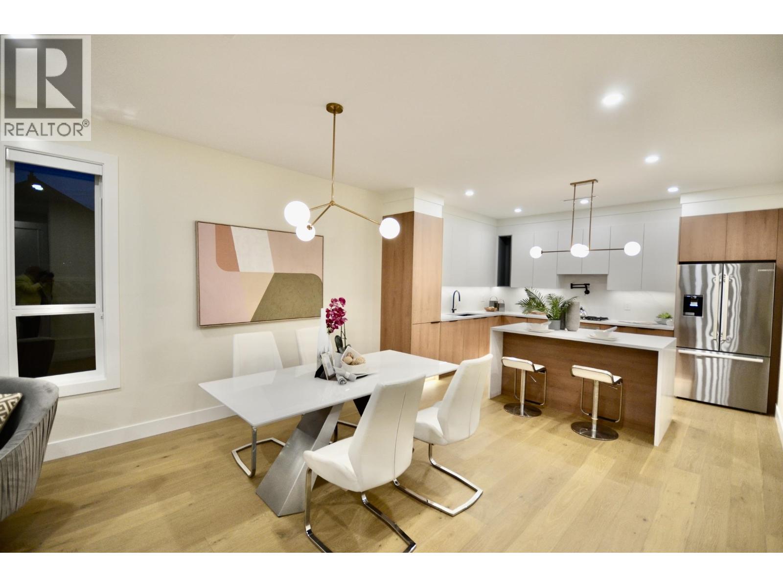 101 901 EDGAR AVENUE, Coquitlam