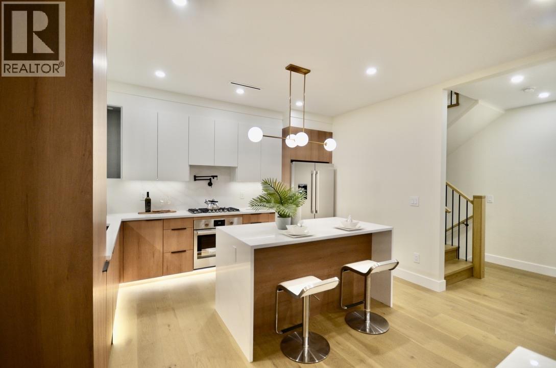 101 901 EDGAR AVENUE, Coquitlam