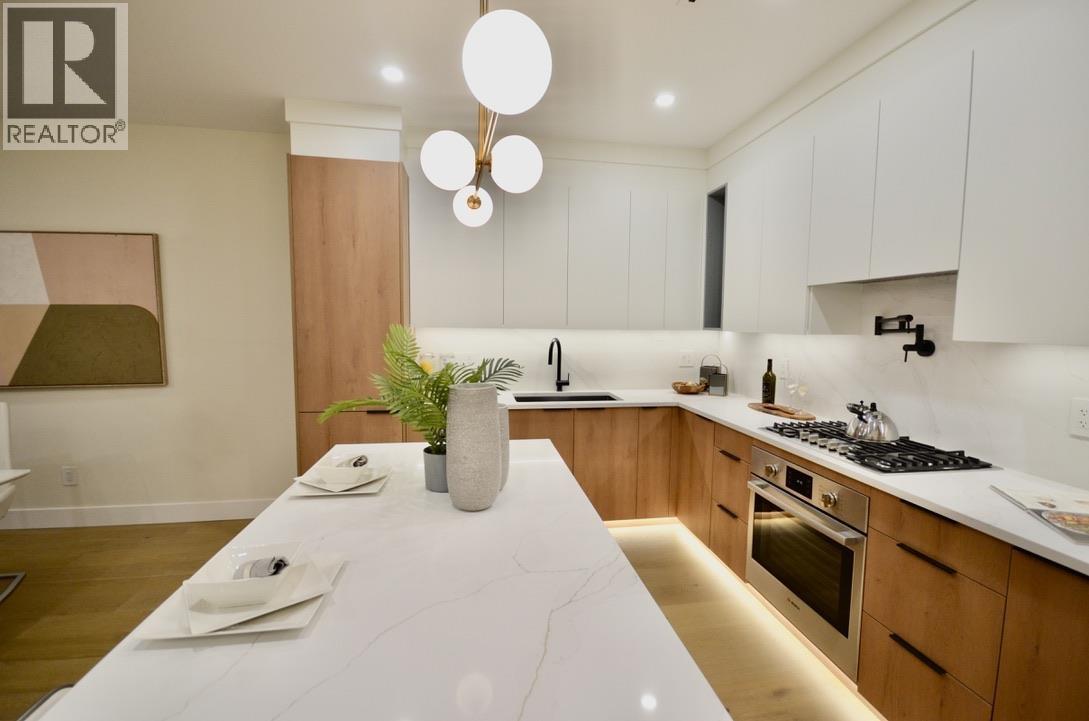 101 901 EDGAR AVENUE, Coquitlam