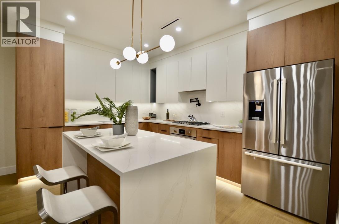 101 901 EDGAR AVENUE, Coquitlam