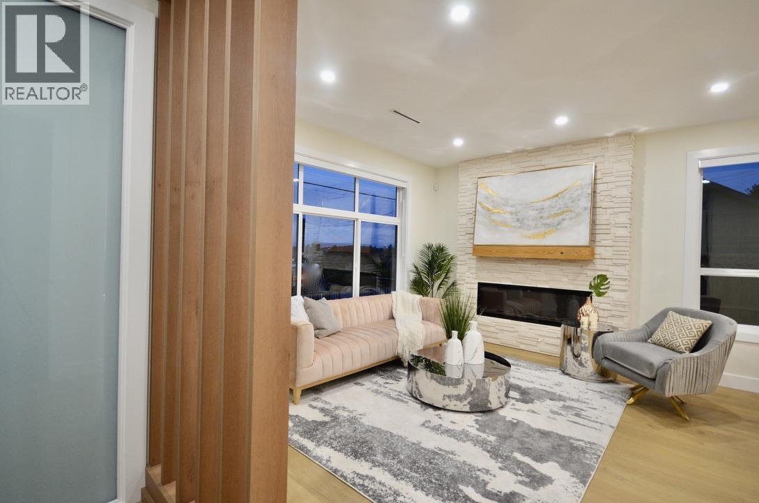 101 901 EDGAR AVENUE, Coquitlam