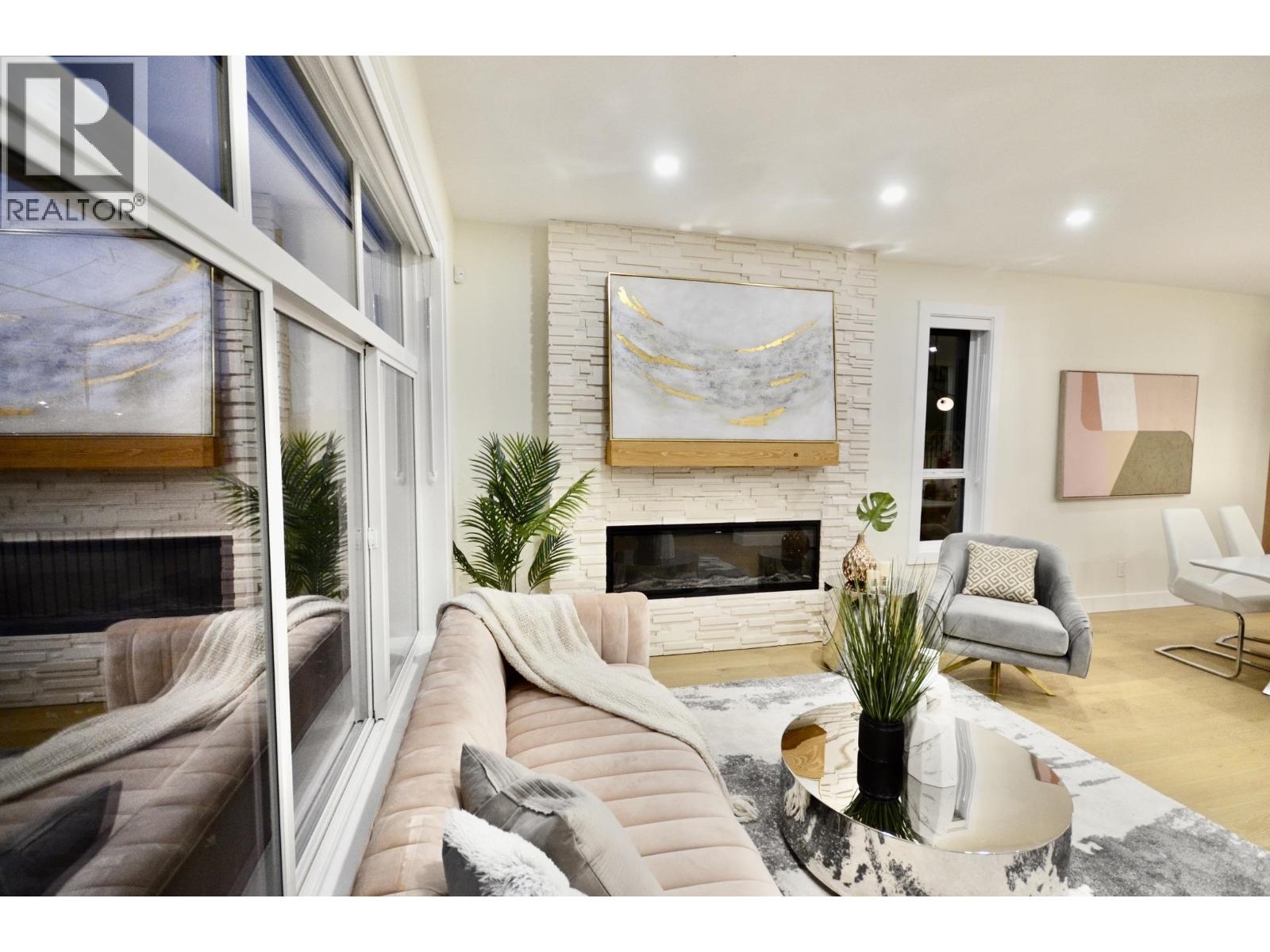 101 901 EDGAR AVENUE, Coquitlam