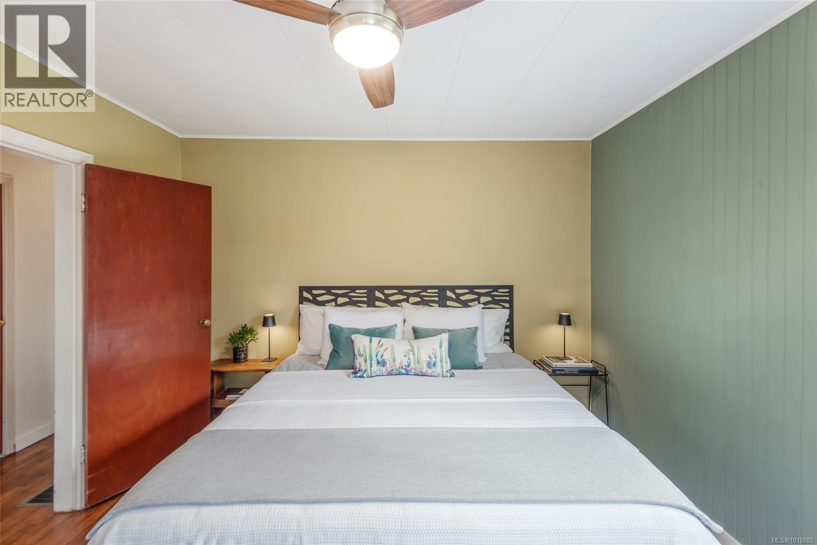 380 Hirst Ave W, Parksville