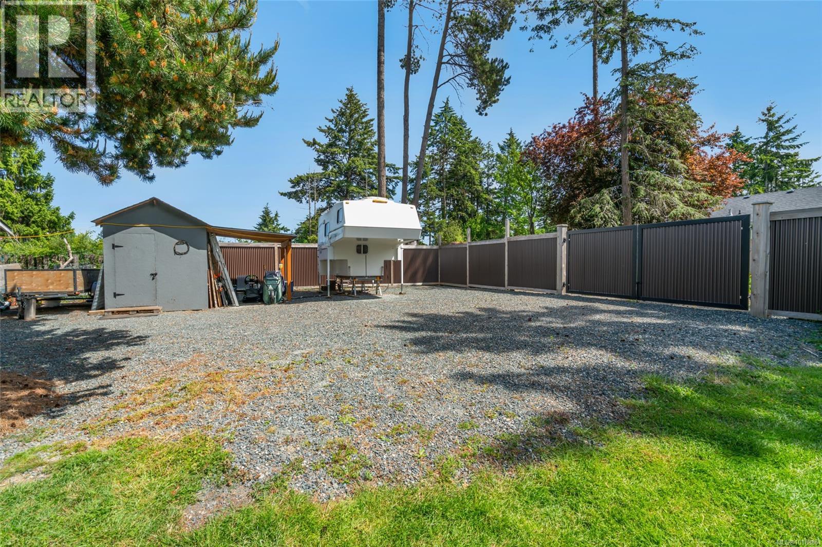 380 Hirst Ave W, Parksville