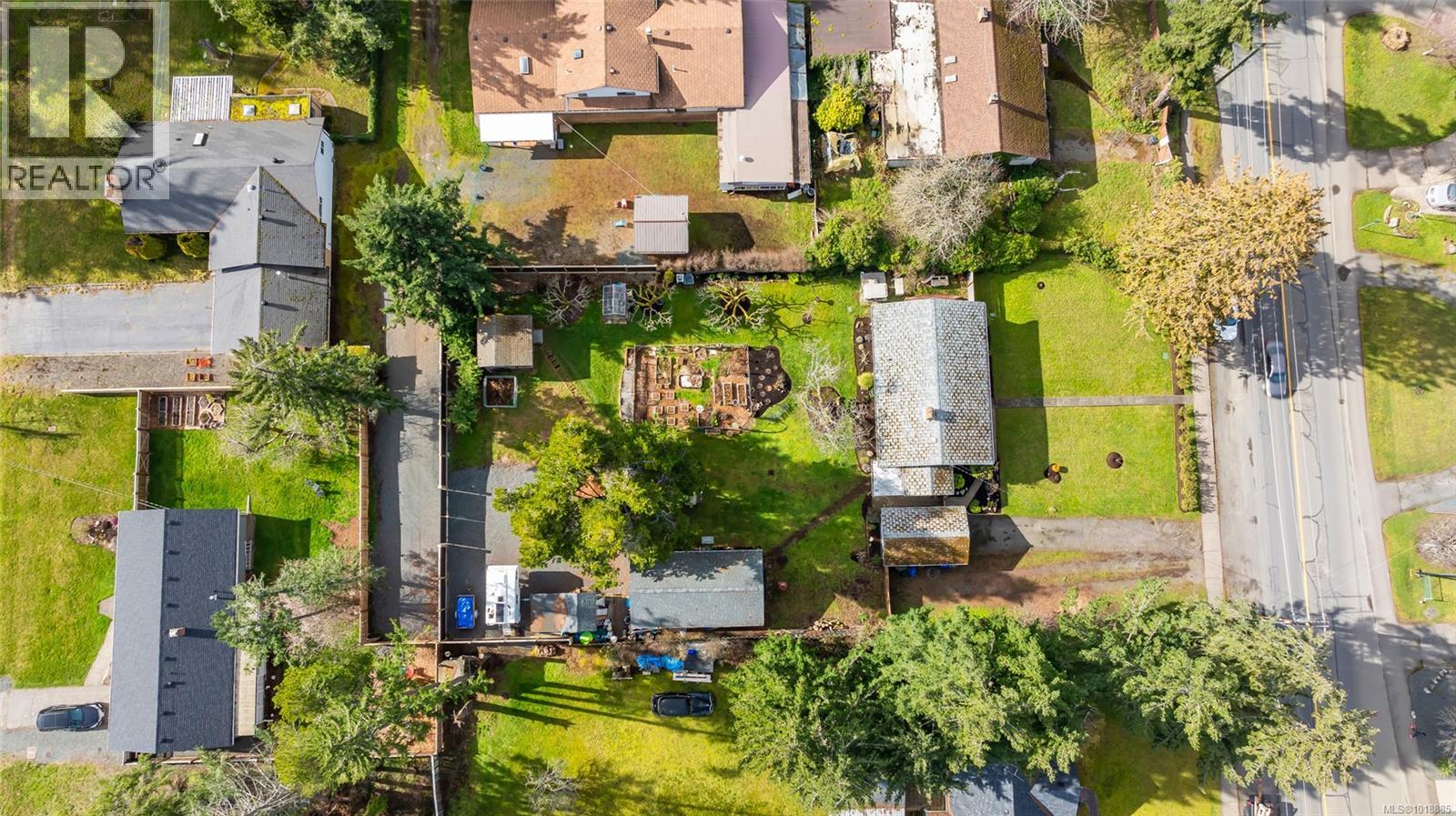 380 Hirst Ave W, Parksville