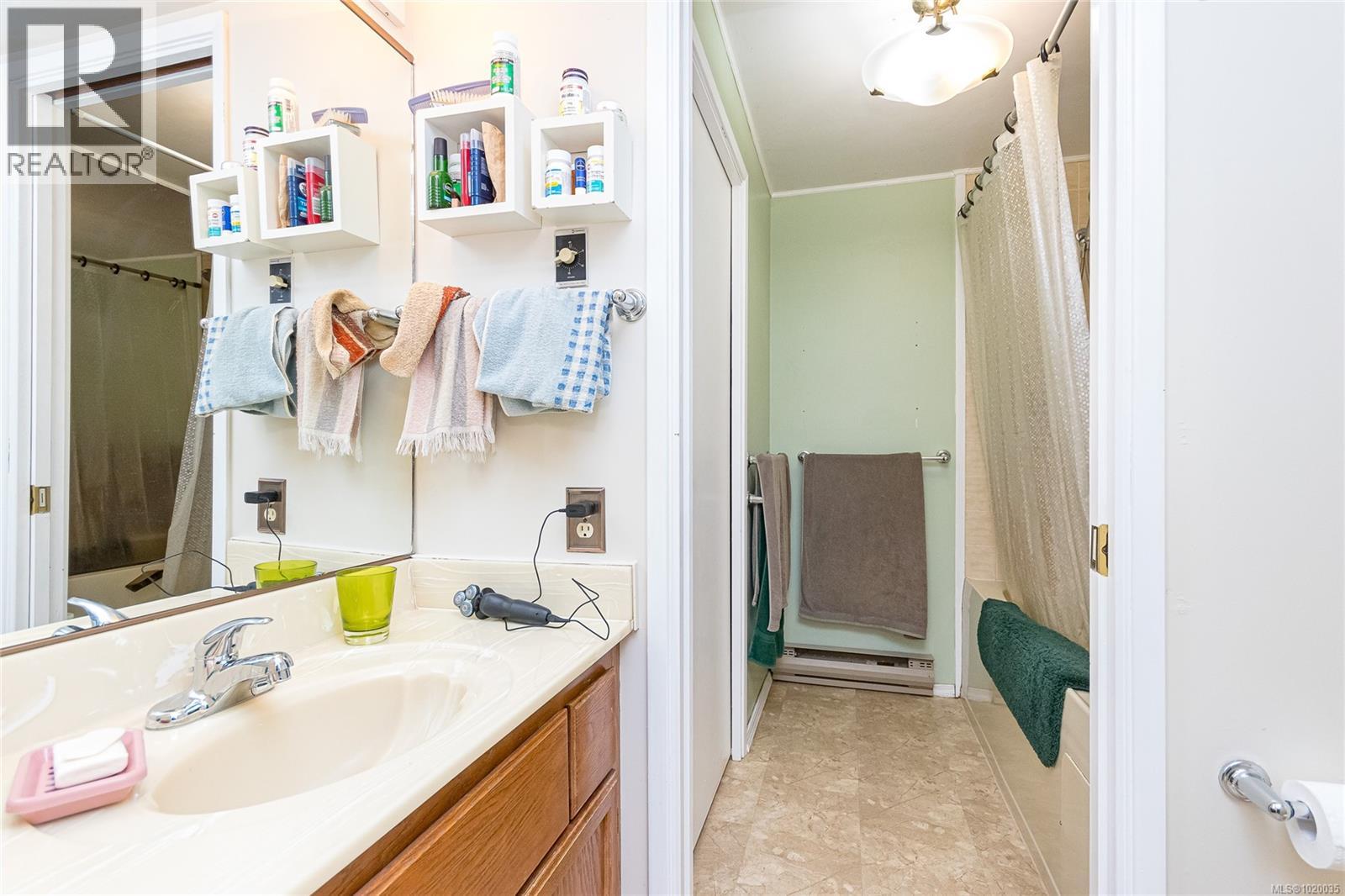 304 1106 Glenora Place, Saanich