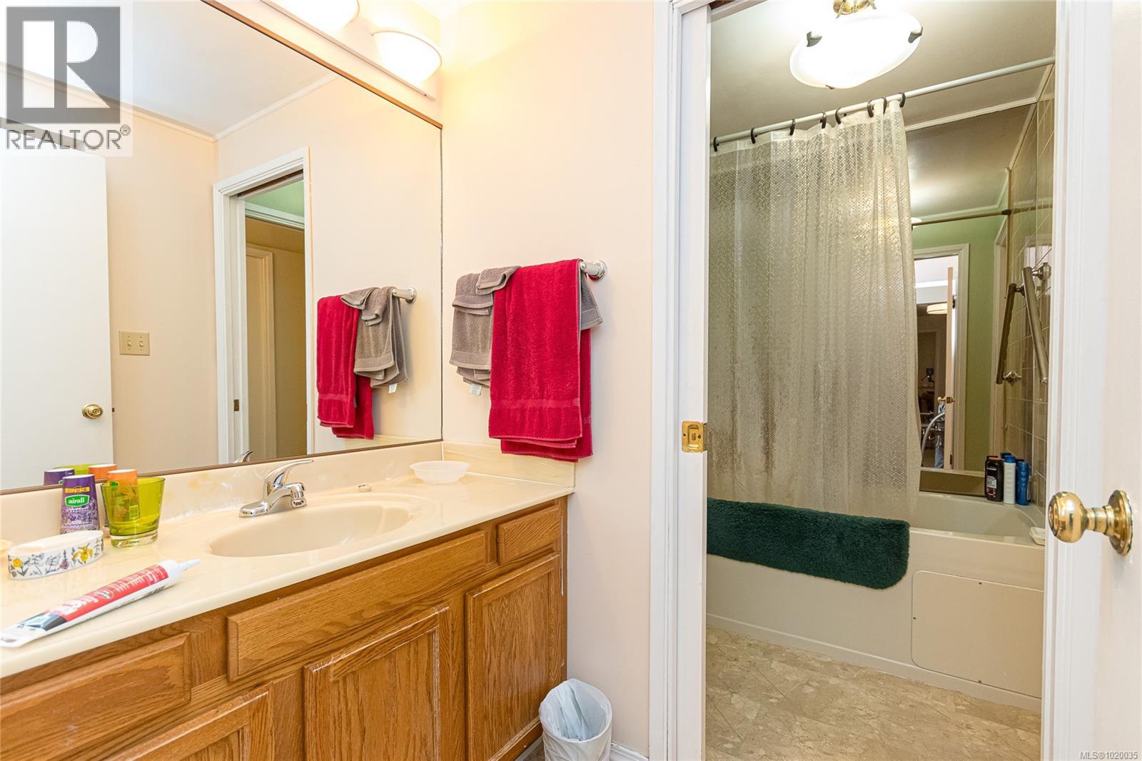 304 1106 Glenora Place, Saanich