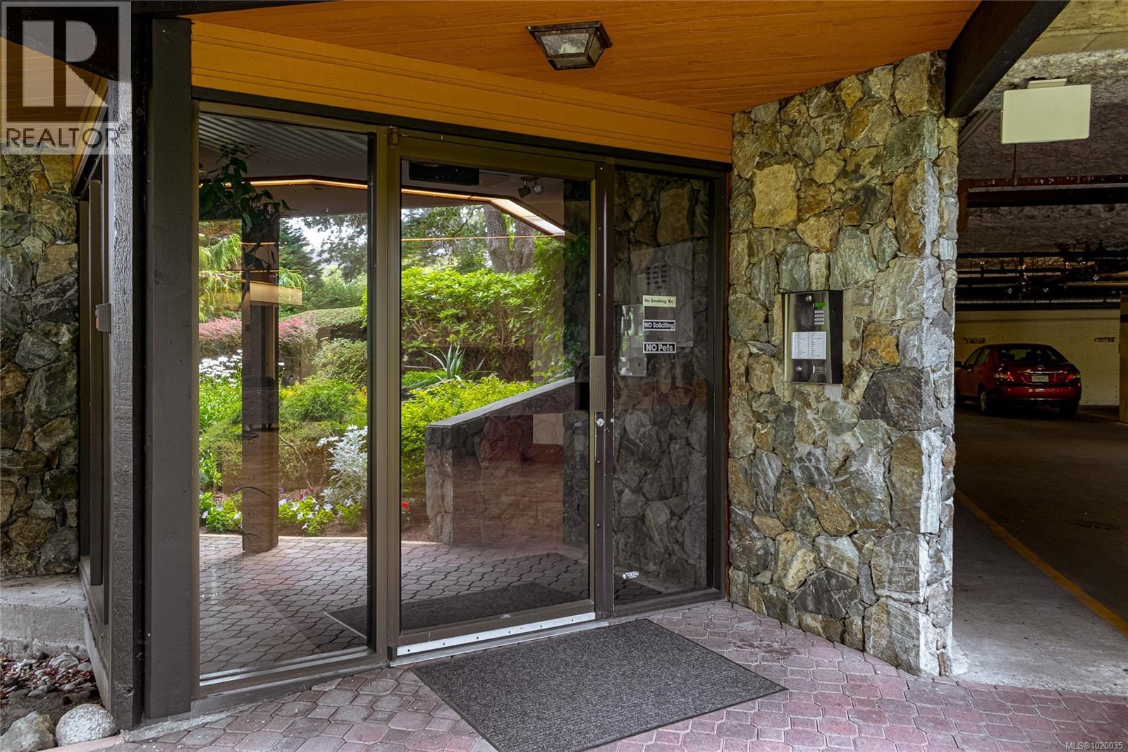 304 1106 Glenora Place, Saanich