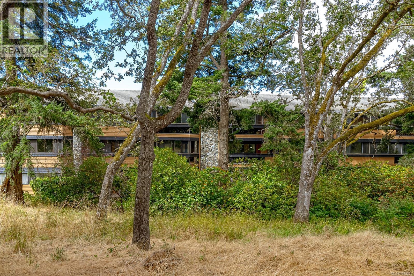 304 1106 Glenora Place, Saanich