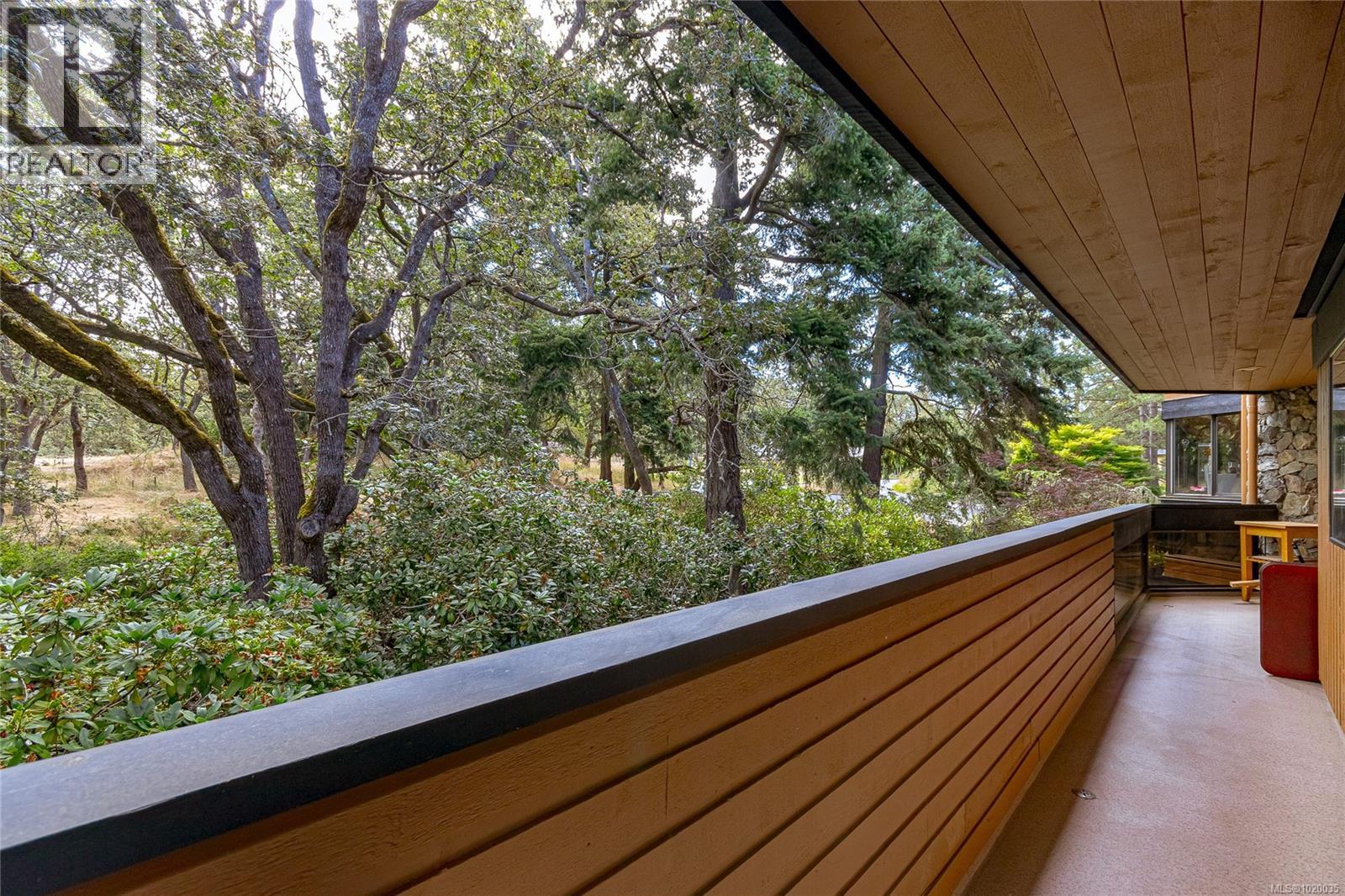 304 1106 Glenora Place, Saanich