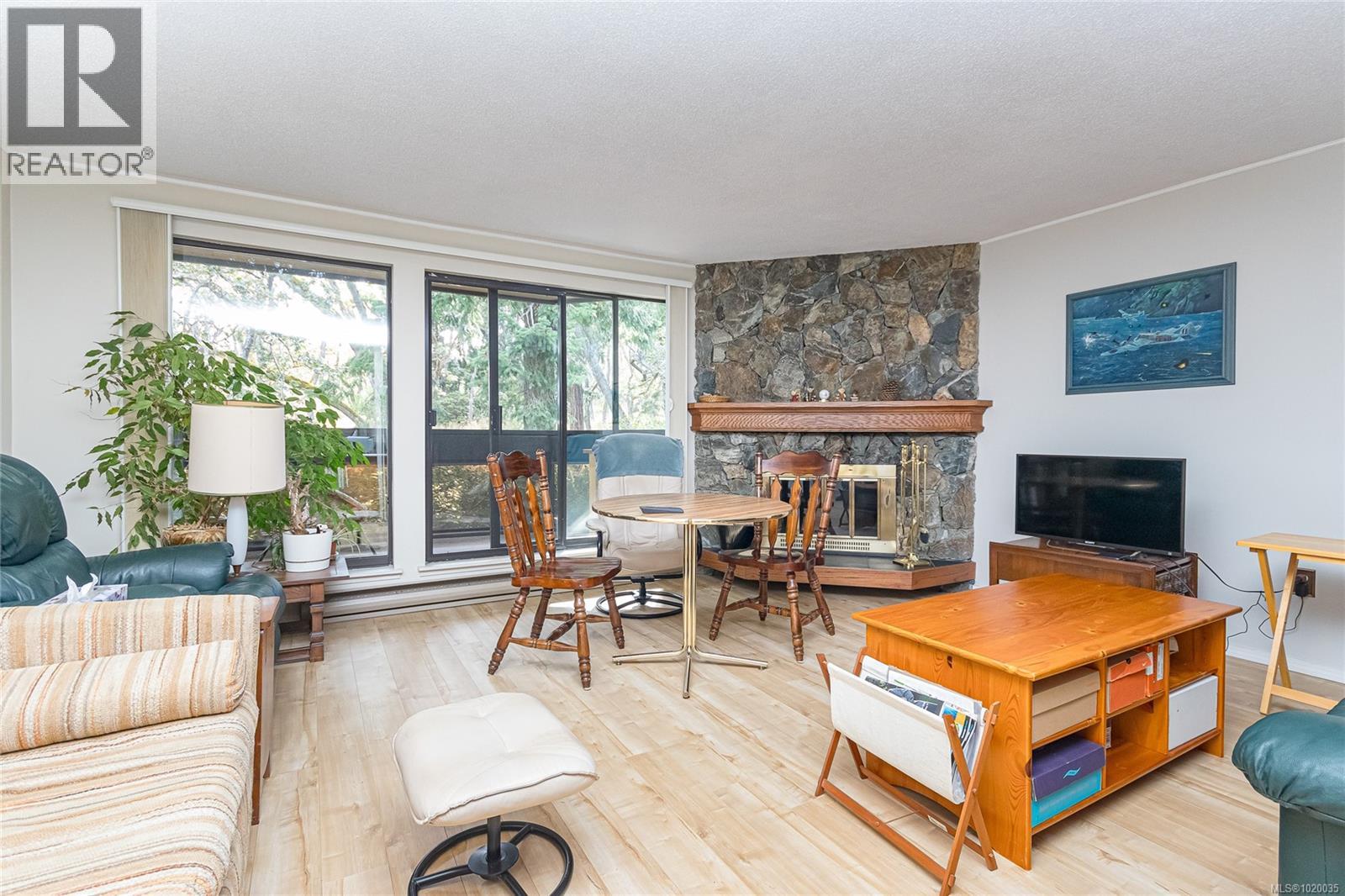 304 1106 Glenora Place, Saanich