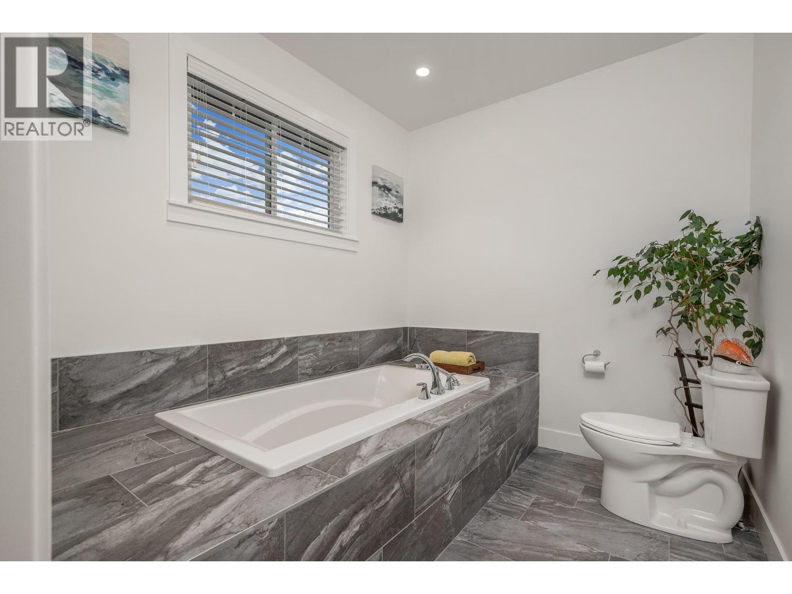 173 Salmon Arm Drive Unit# 102, Enderby