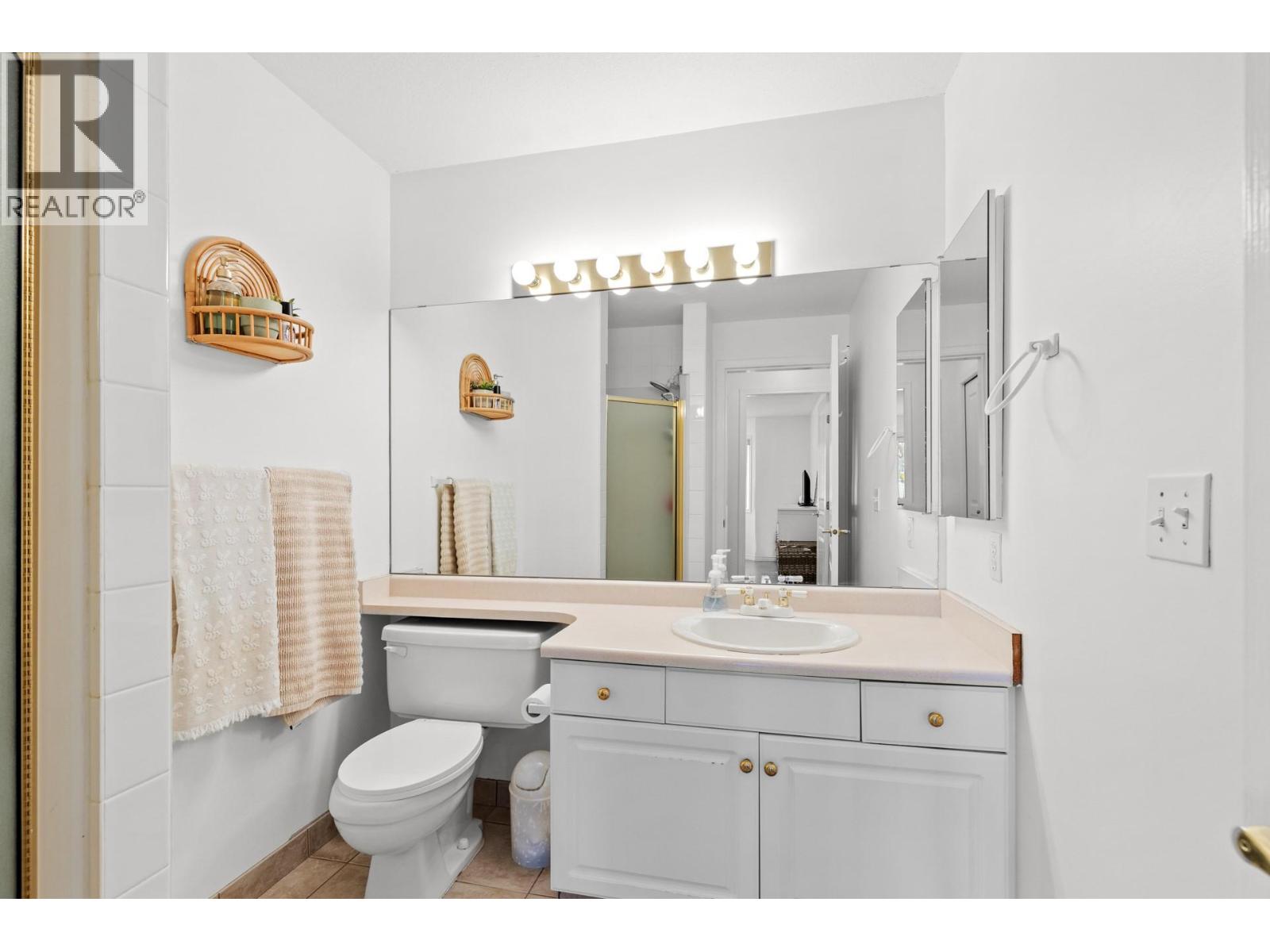 205 645 Barrera Road, Kelowna