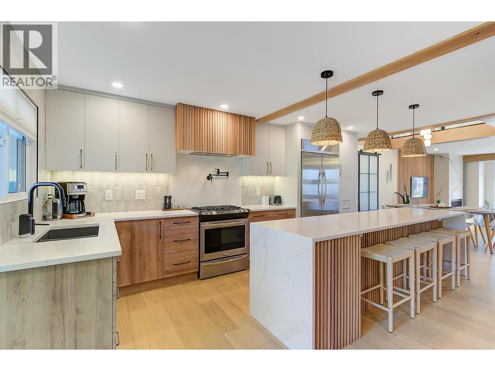  985 Manhattan Drive, Kelowna