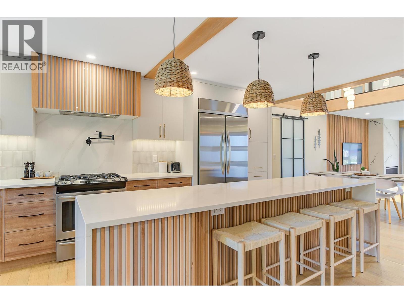  985 Manhattan Drive, Kelowna