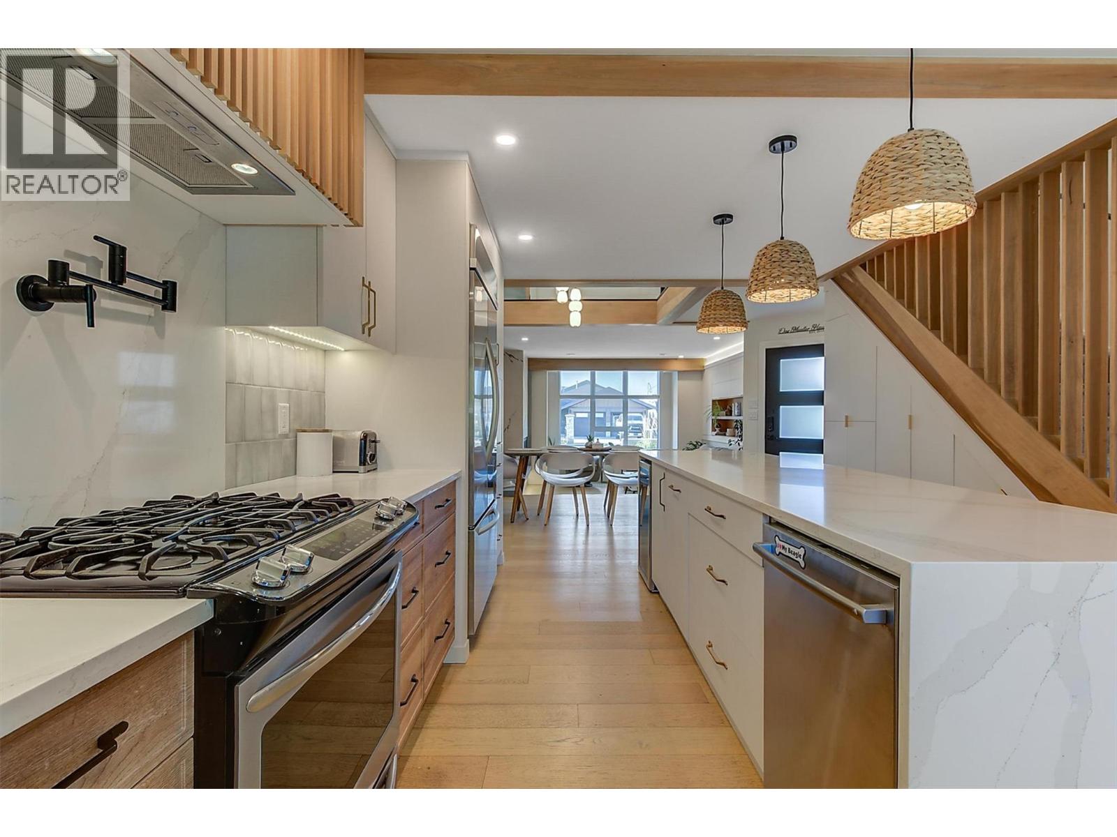  985 Manhattan Drive, Kelowna