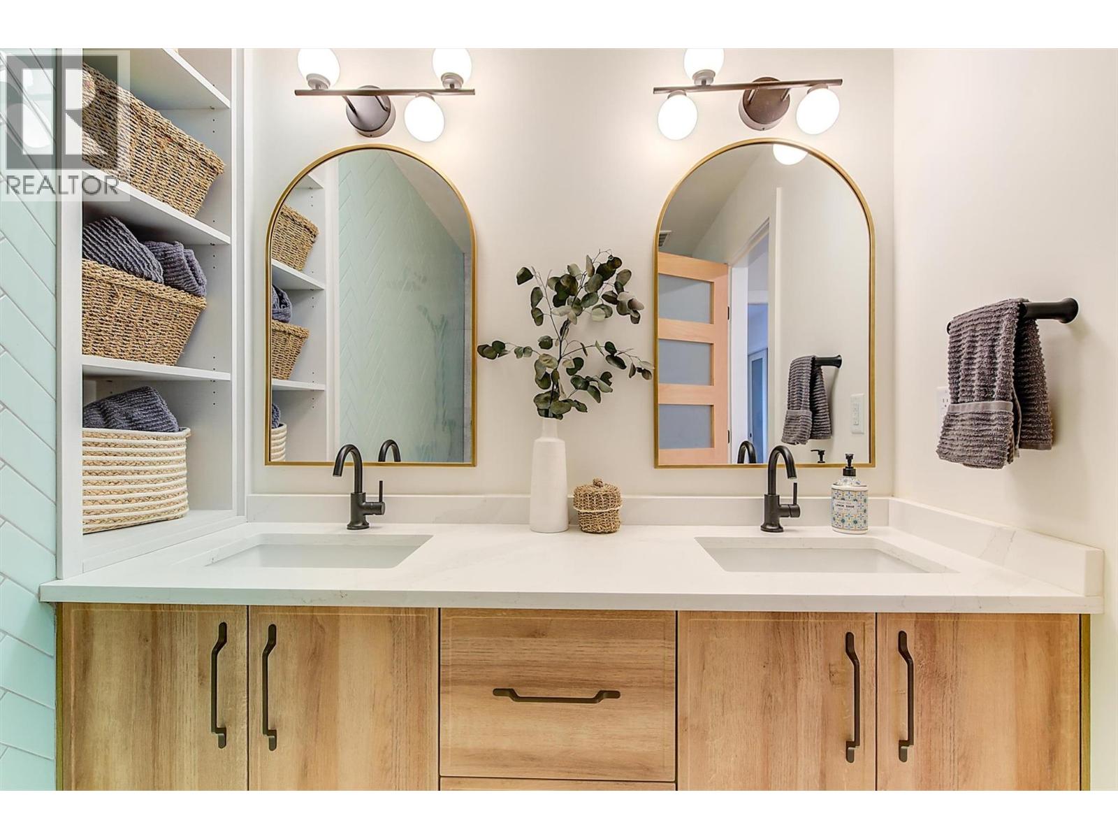  985 Manhattan Drive, Kelowna