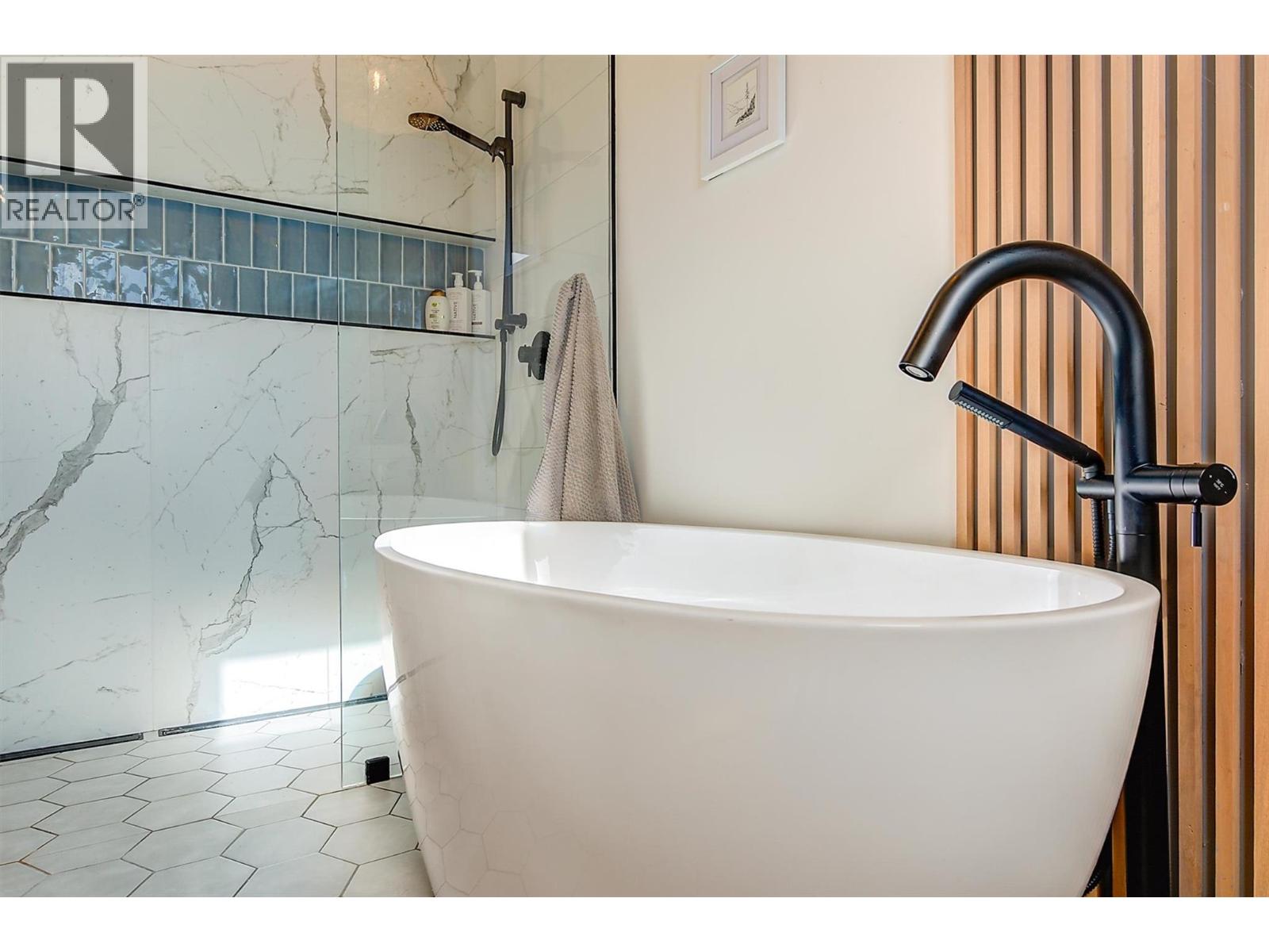  985 Manhattan Drive, Kelowna