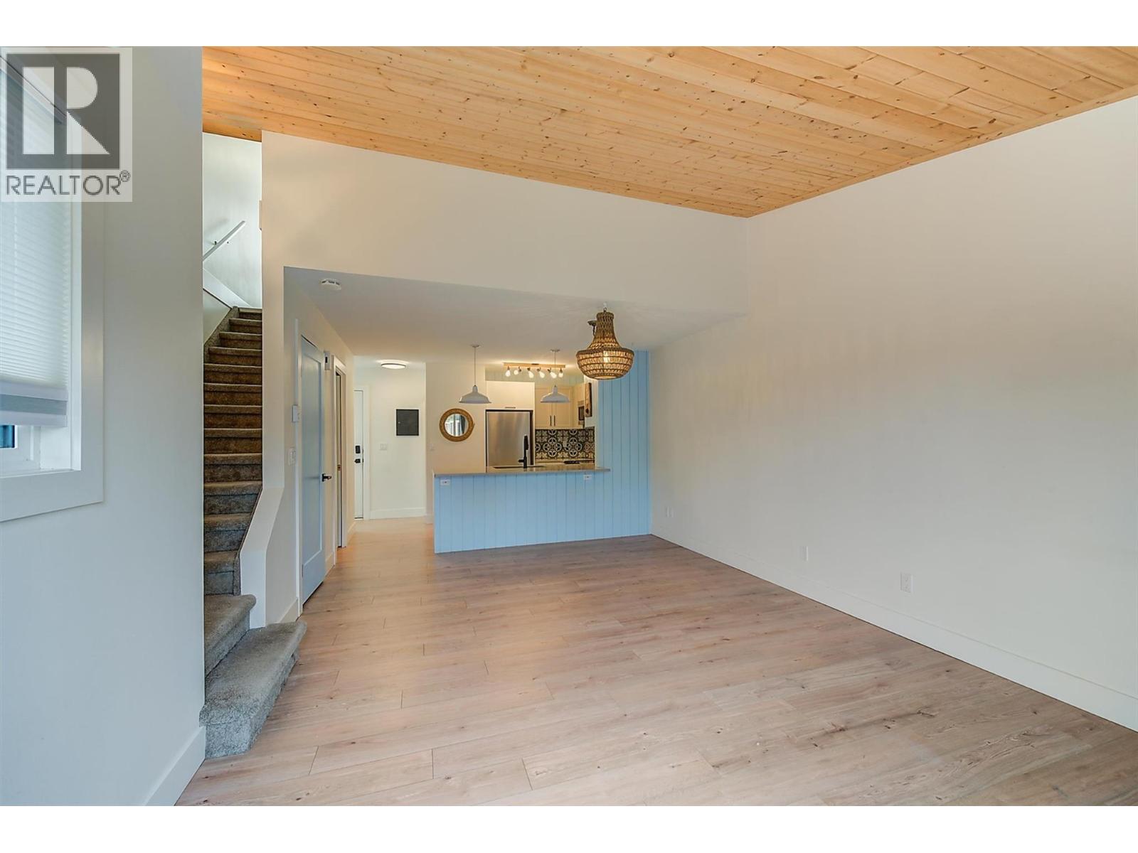  985 Manhattan Drive, Kelowna