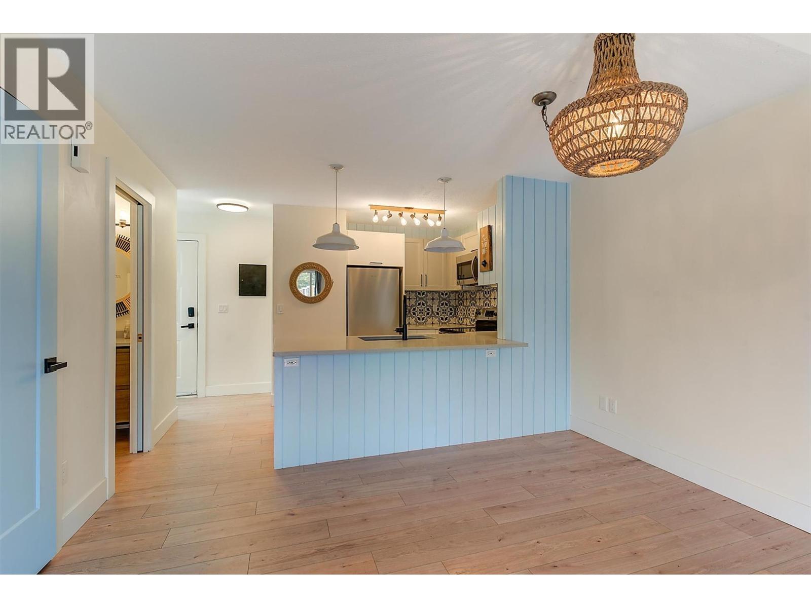  985 Manhattan Drive, Kelowna