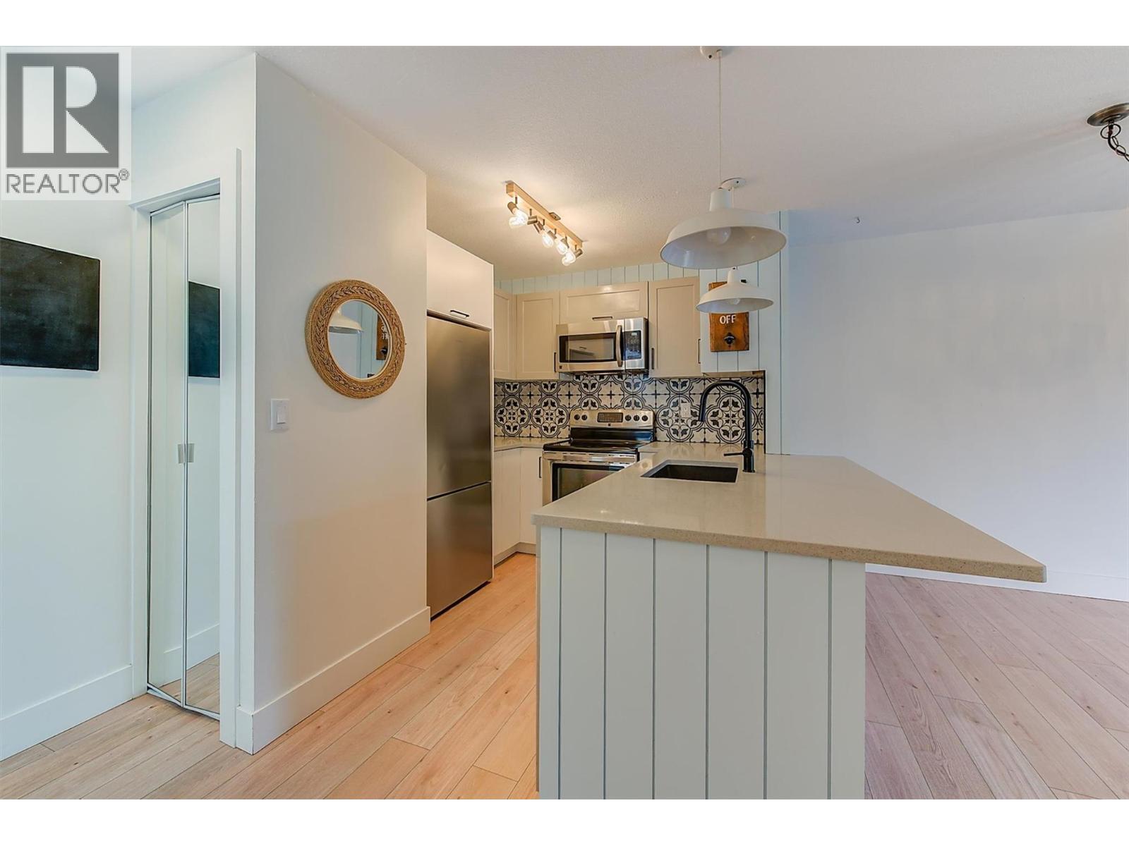  985 Manhattan Drive, Kelowna