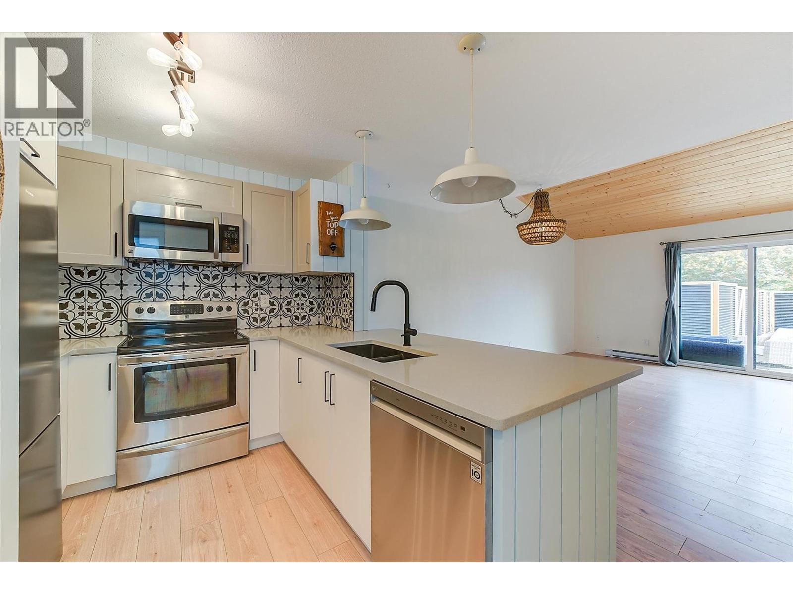  985 Manhattan Drive, Kelowna