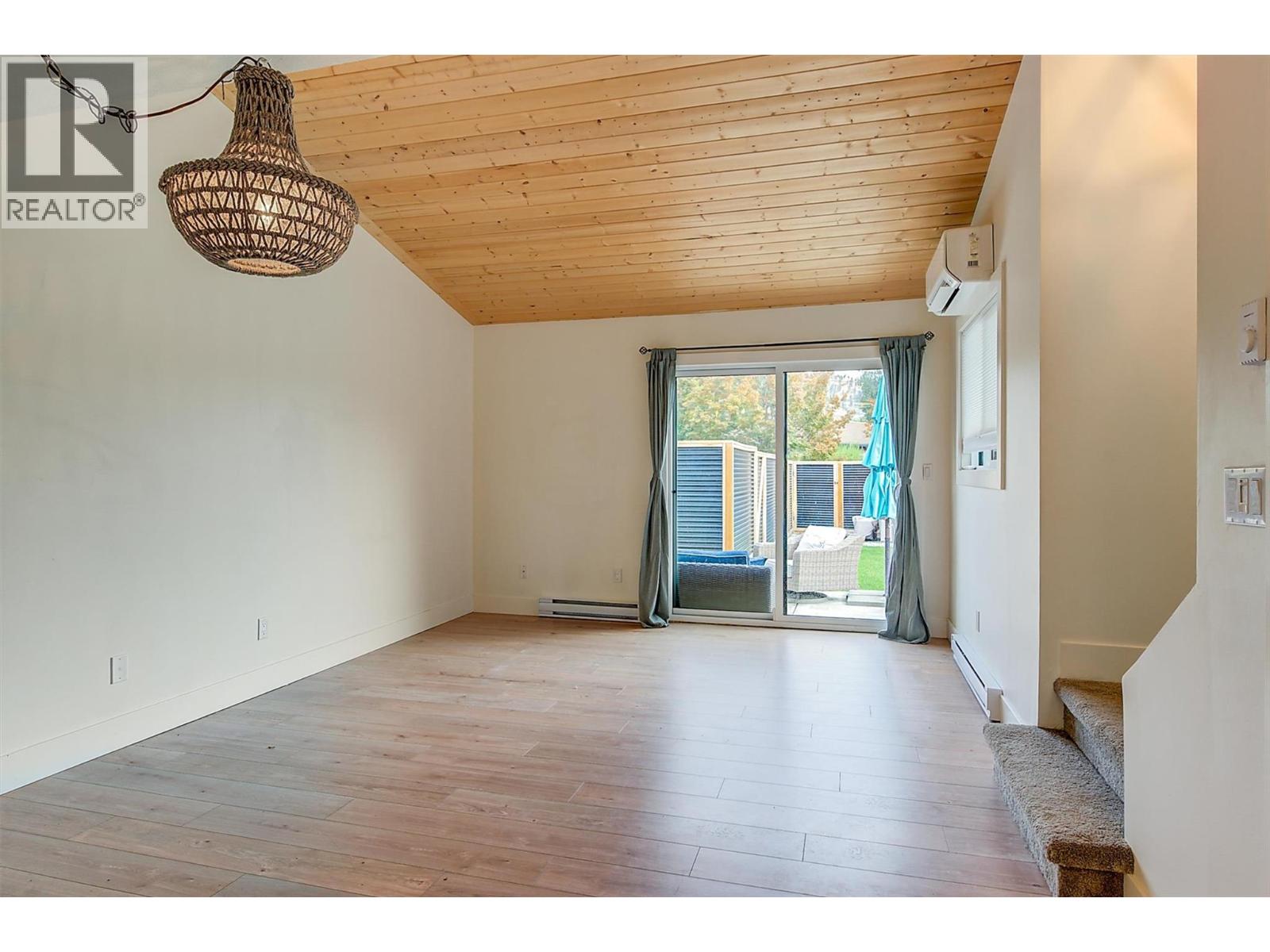  985 Manhattan Drive, Kelowna