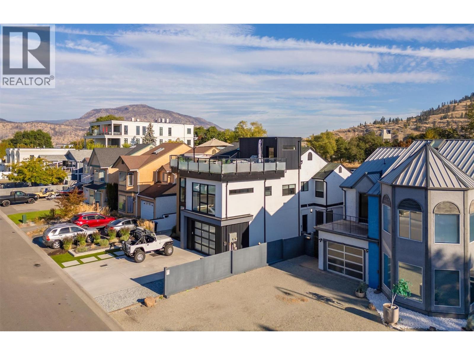  985 Manhattan Drive, Kelowna